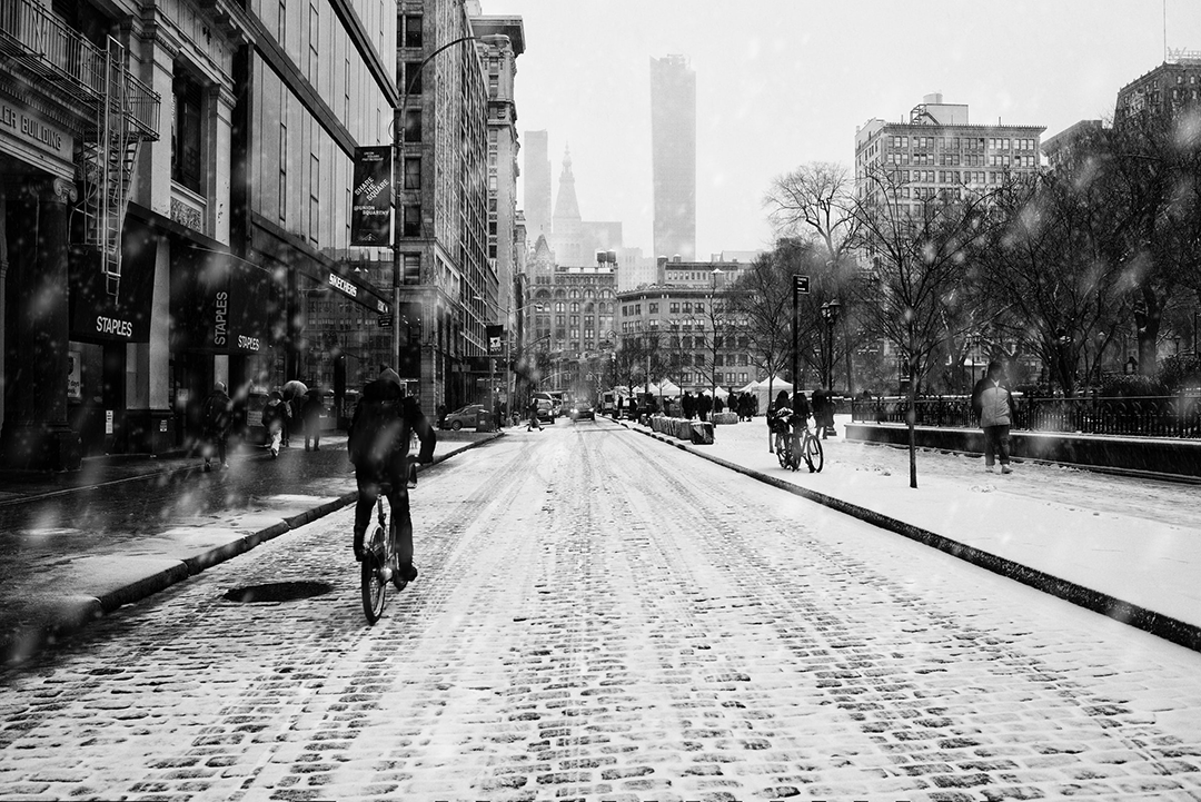 Bordure de rue en hiver